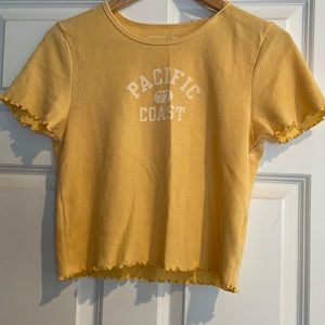 NWT Yellow American Eagle Shirt. Size L
